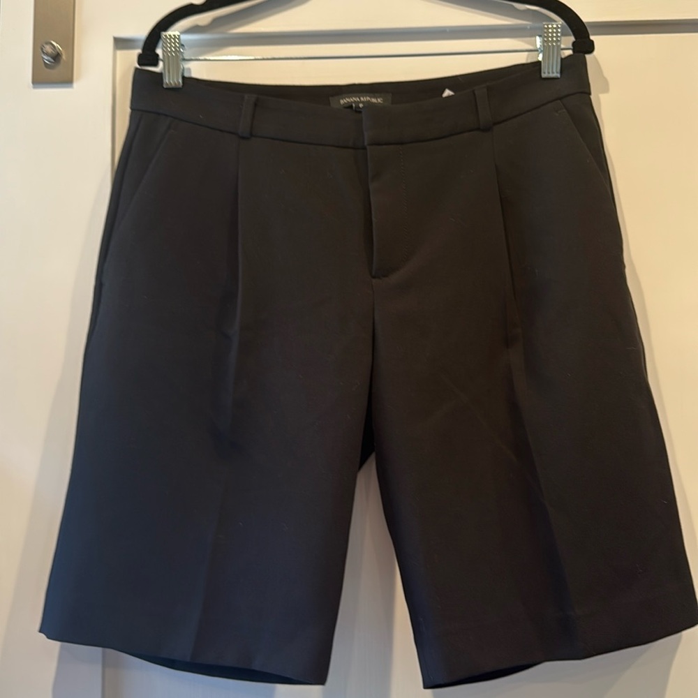 BANANA REPUBLIC Pleated ponte shorts Size 8